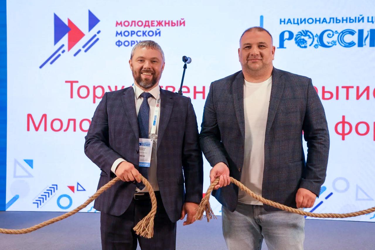 Будущее морской отрасли начинается здесь: во Владивостоке торжественно открылся Молодежный морской форум!